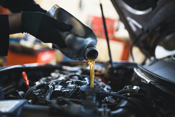 What's The Difference Between Synthetic and Regular Motor Oil?